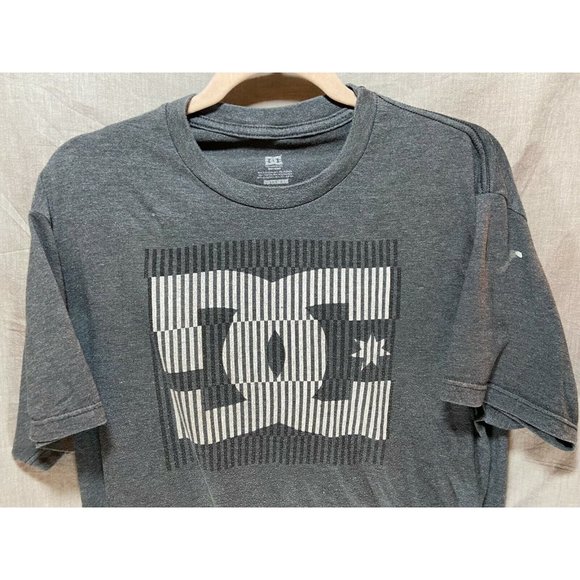 DC Shirt Adult Large Gray Spell Out Logo Pullover Short Sleeve Tee Mens‎ - Picture 2 of 10
